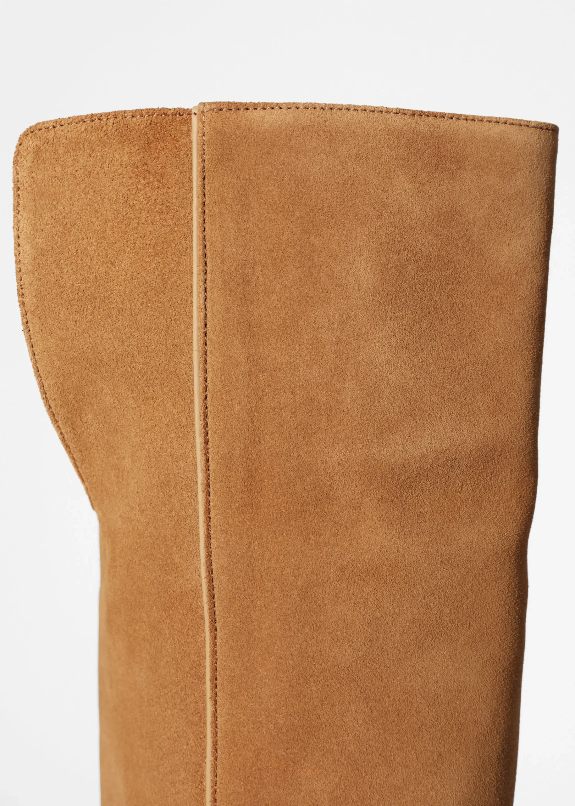 Kniehohe Stiefel aus Veloursleder