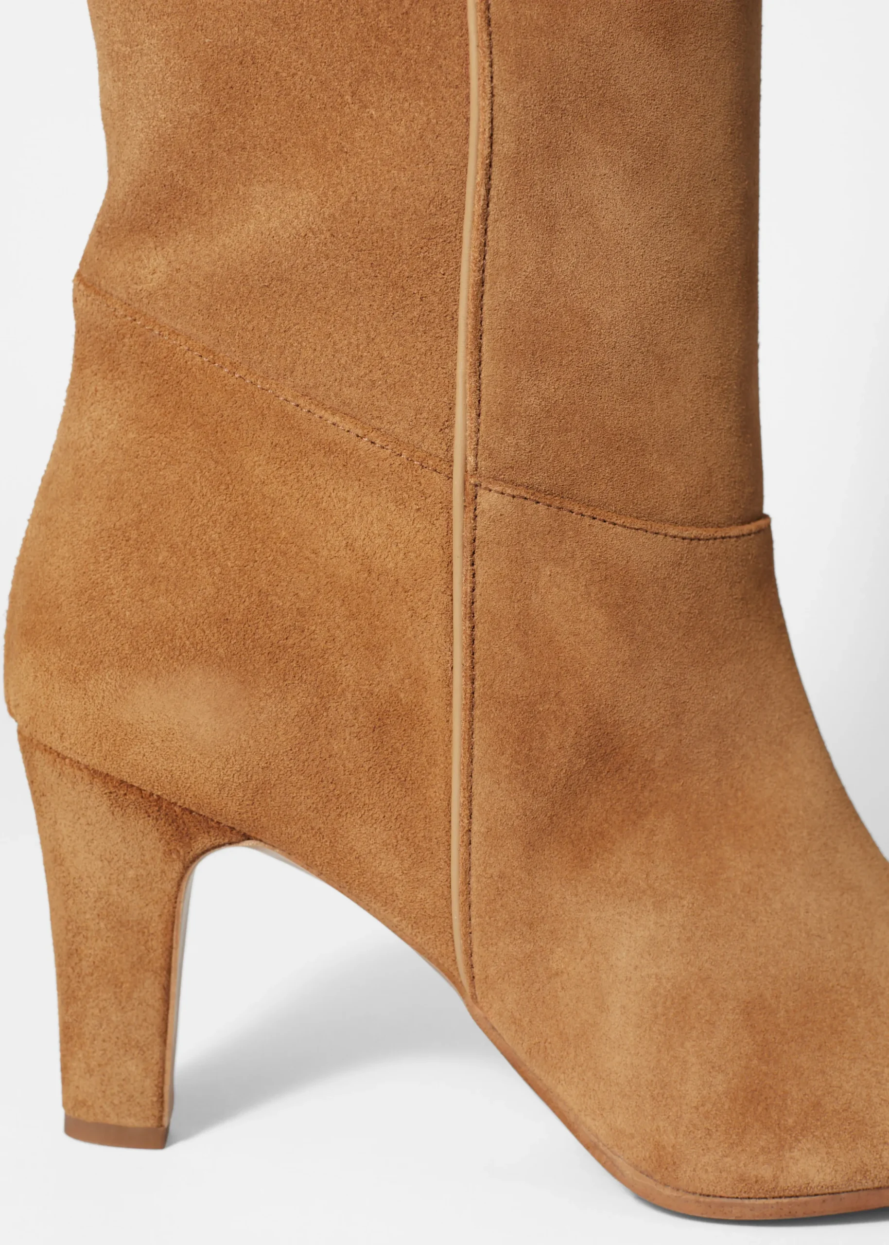 Kniehohe Stiefel aus Veloursleder