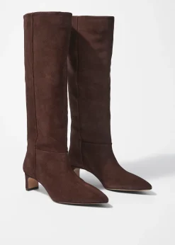 Kniehohe Stiefel mit spitzer Zehenpartie