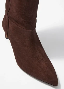Kniehohe Stiefel mit spitzer Zehenpartie