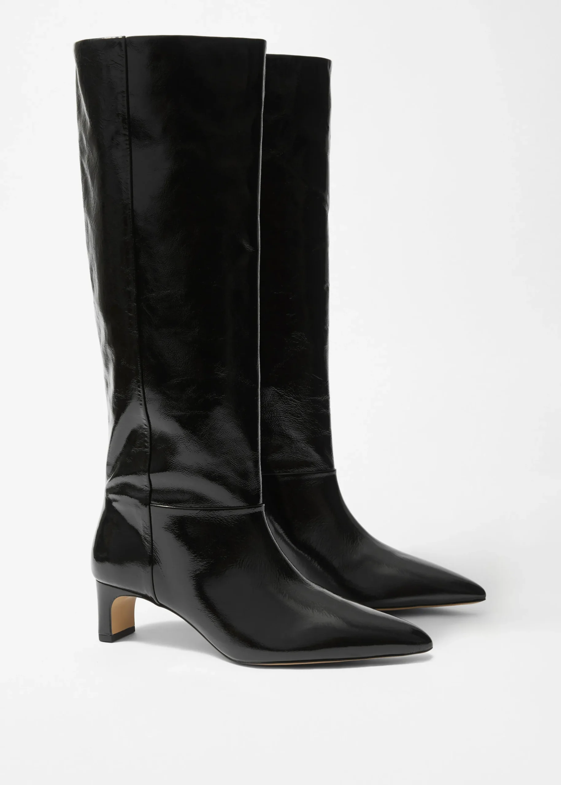 Kniehohe Stiefel mit spitzer Zehenpartie