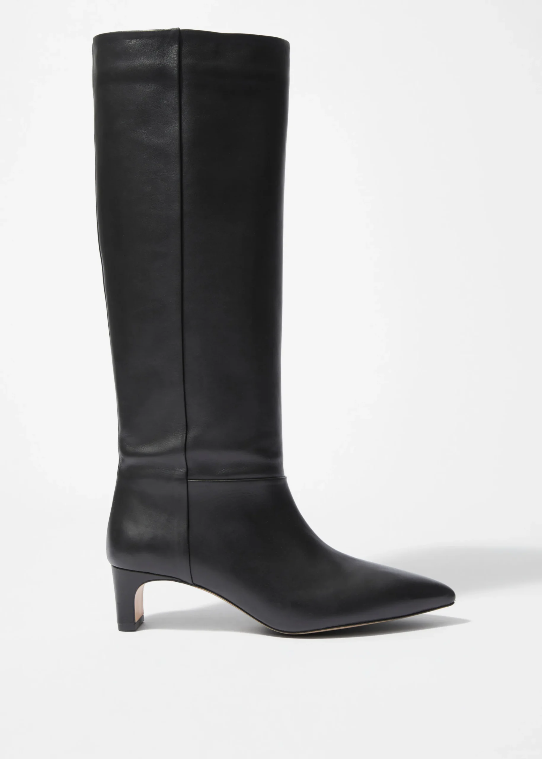 Kniehohe Stiefel mit spitzer Zehenpartie