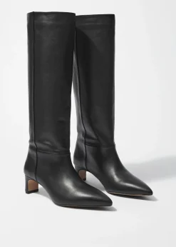 Kniehohe Stiefel mit spitzer Zehenpartie