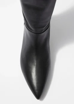 Kniehohe Stiefel mit spitzer Zehenpartie