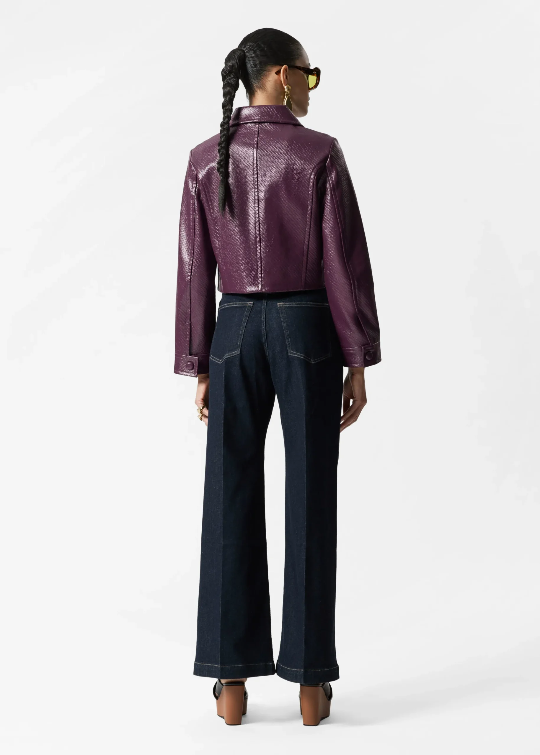 Kurze Jacke mit aufgesetzten Taschen