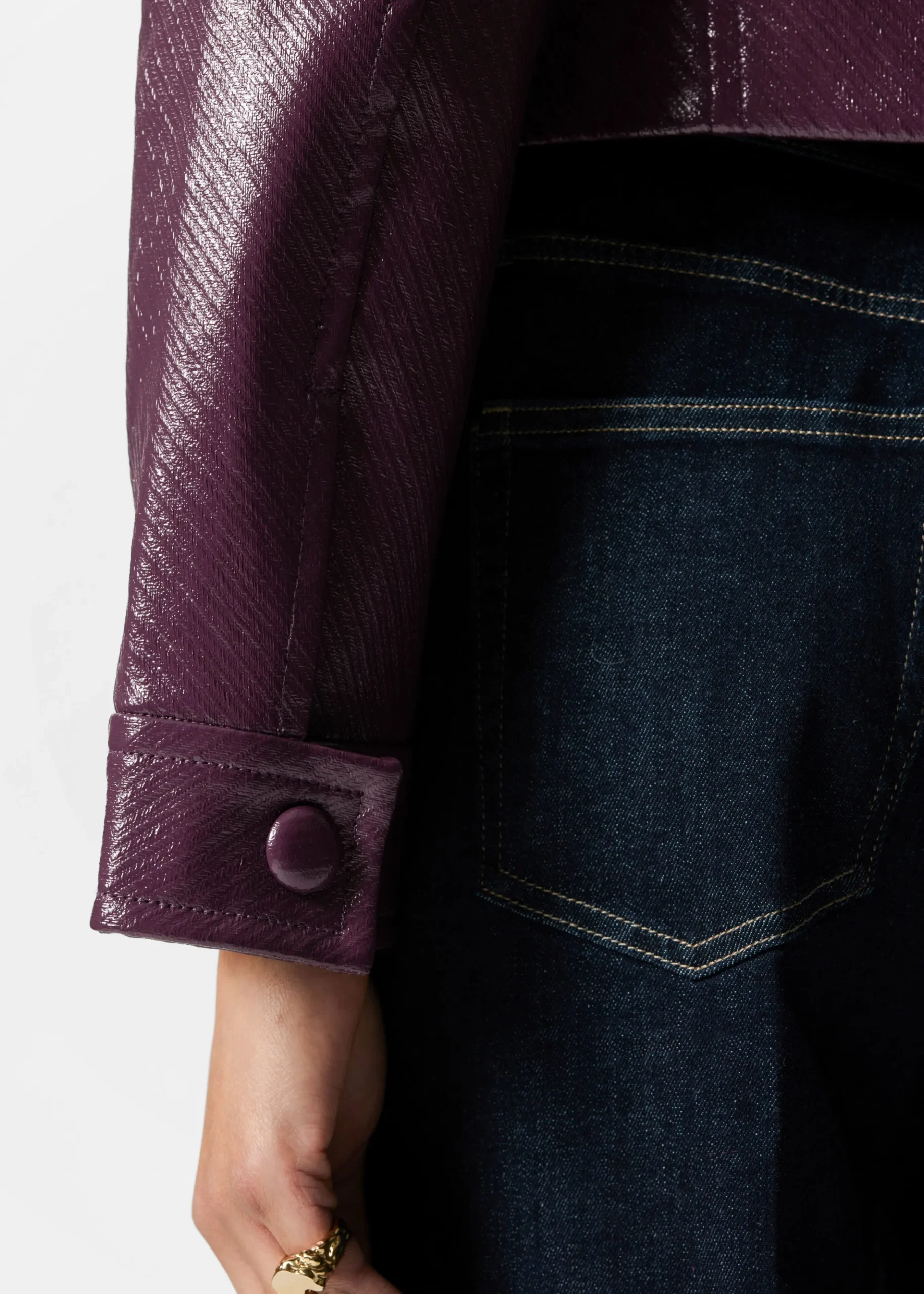 Kurze Jacke mit aufgesetzten Taschen