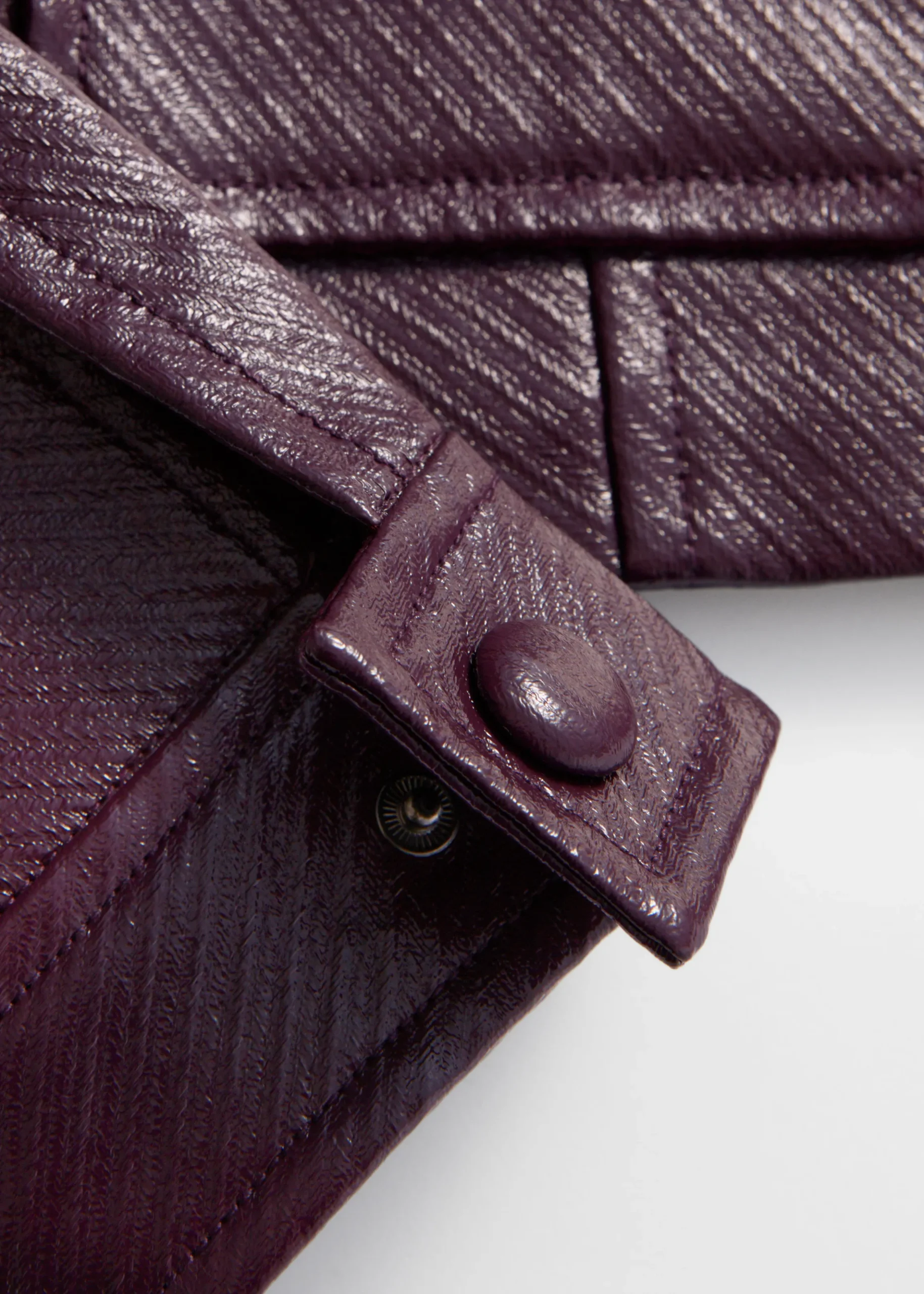 Kurze Jacke mit aufgesetzten Taschen