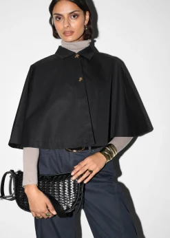 Kurzes Cape im Trench-Stil