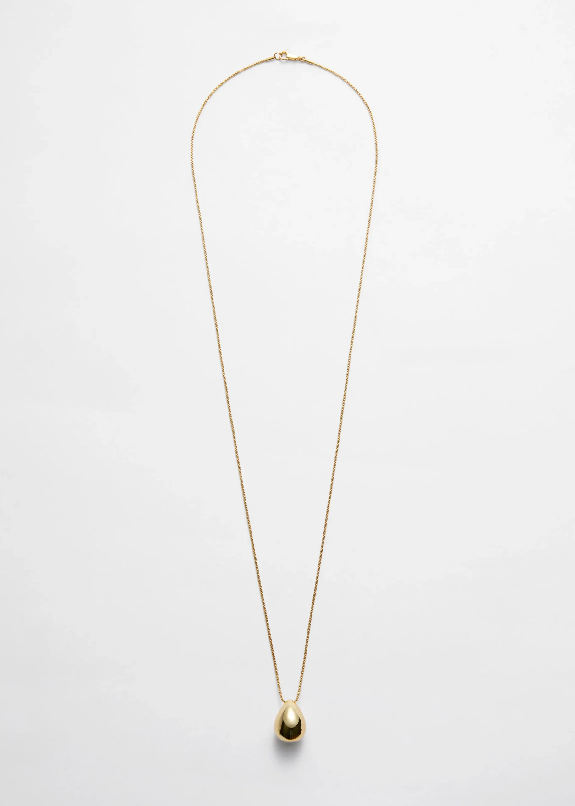 Lange Kette mit tropfenförmigem Anhänger