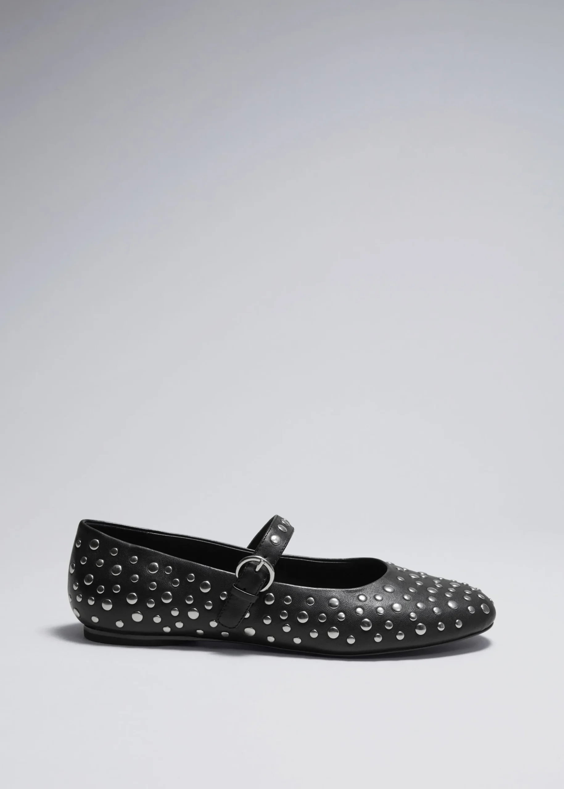 Lederballerinas mit Nieten
