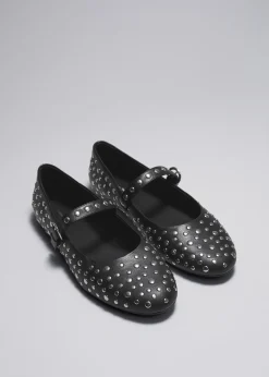 Lederballerinas mit Nieten