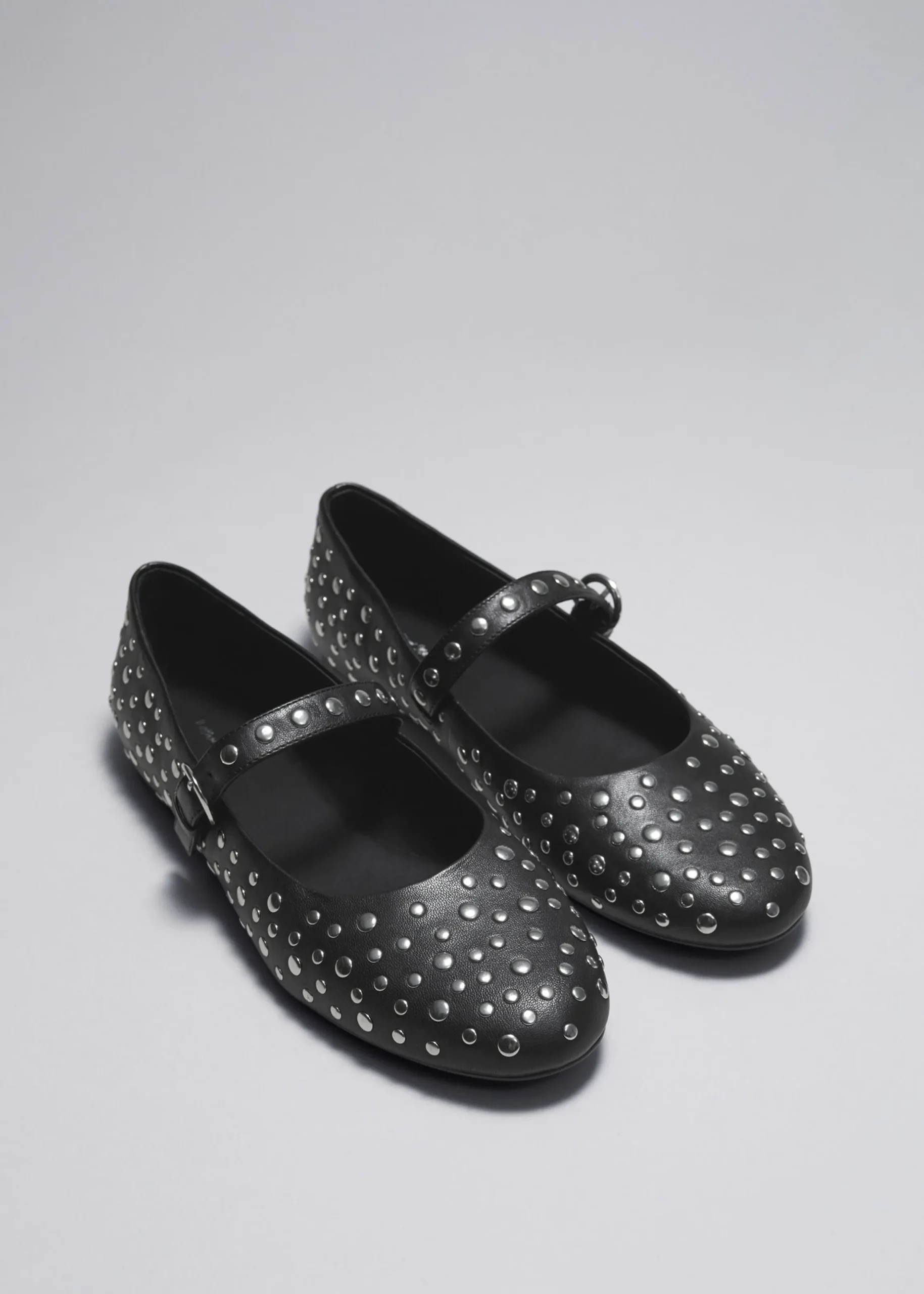 Lederballerinas mit Nieten