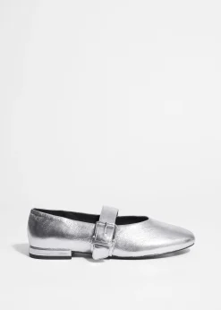 Leder-Ballerinas mit Schnalle