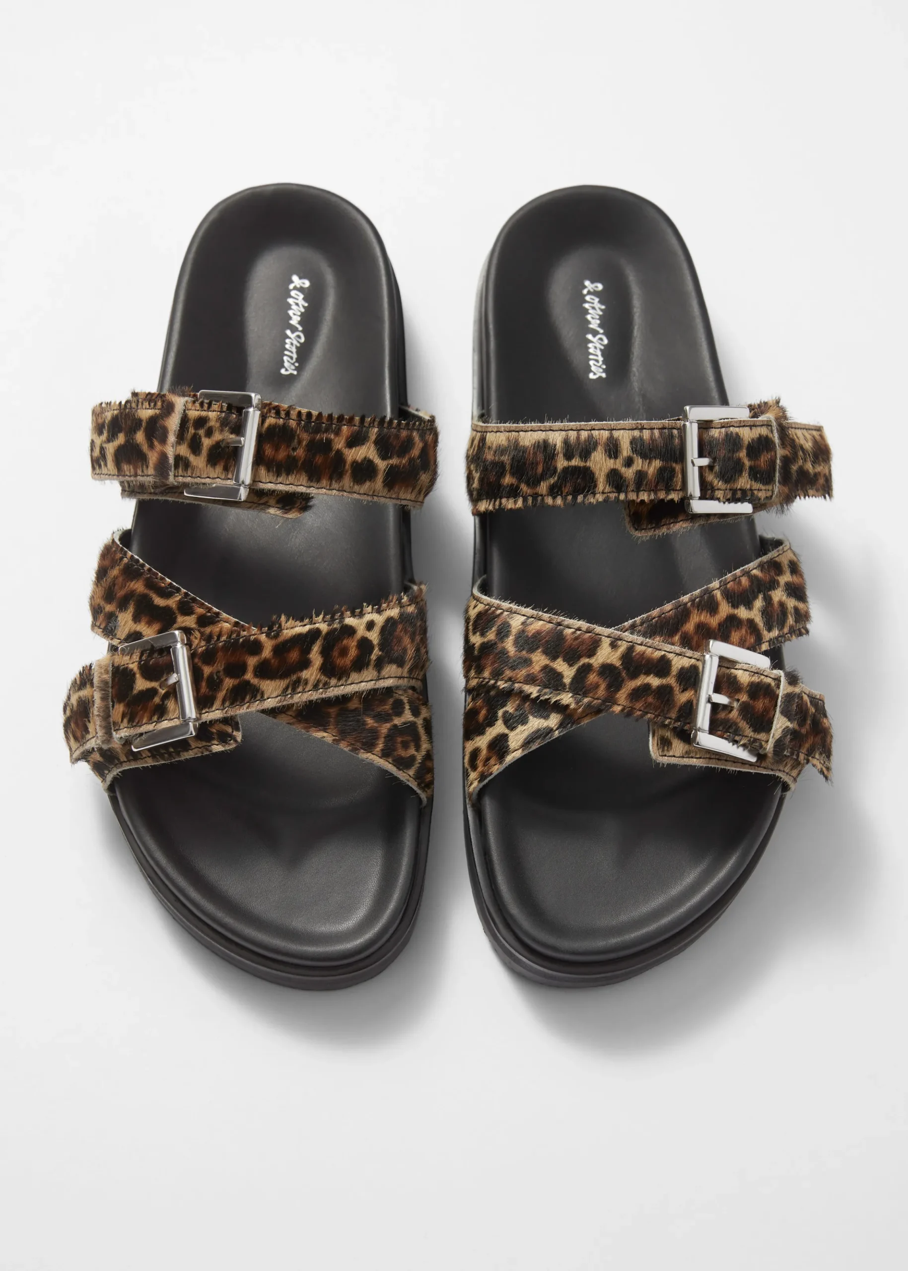 Ledersandalen mit überkreuzten Riemen