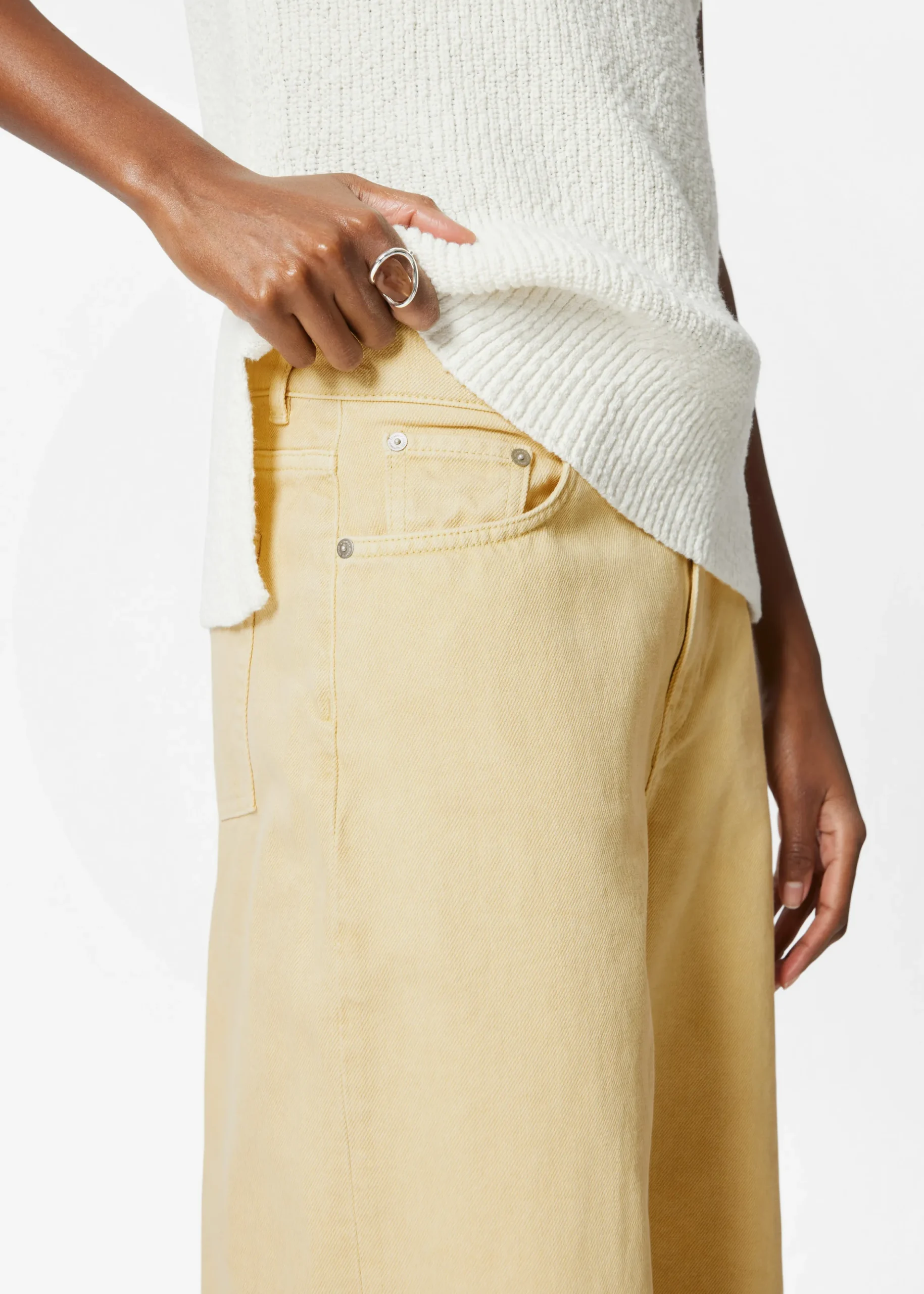 Locker geschnittene Jeans mit weitem Bein