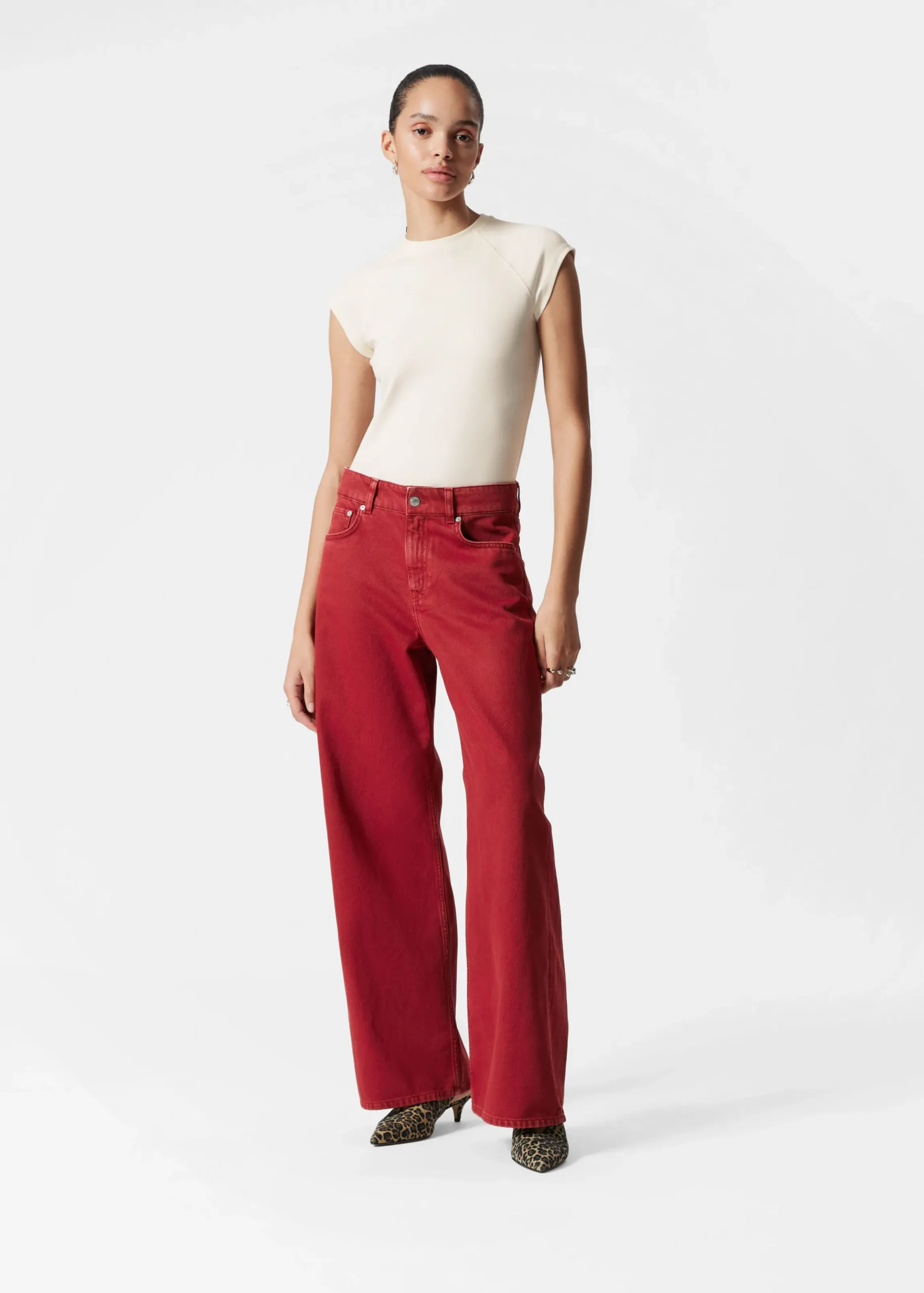 Locker geschnittene Jeans mit weitem Bein