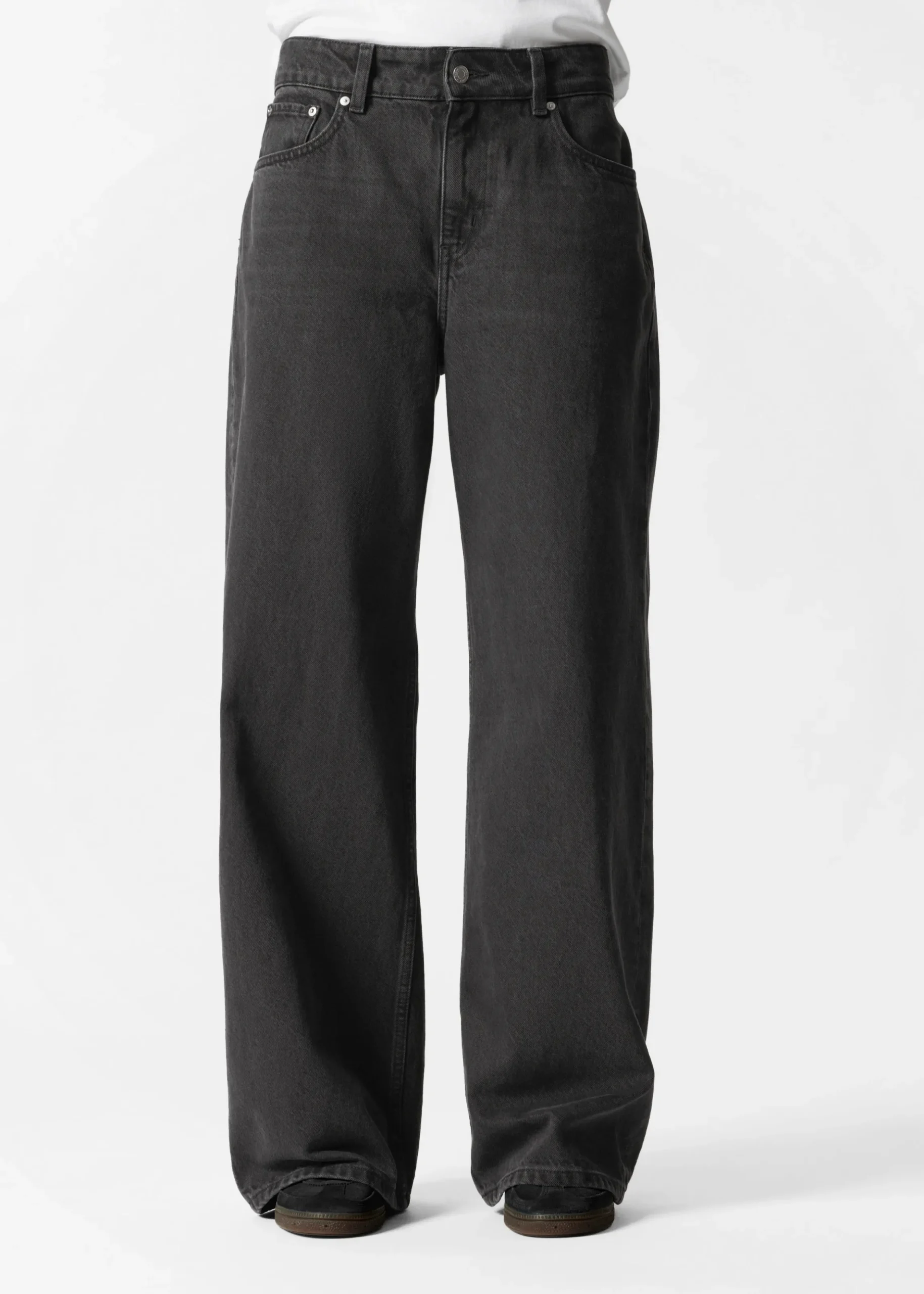 Locker geschnittene Jeans mit weitem Bein