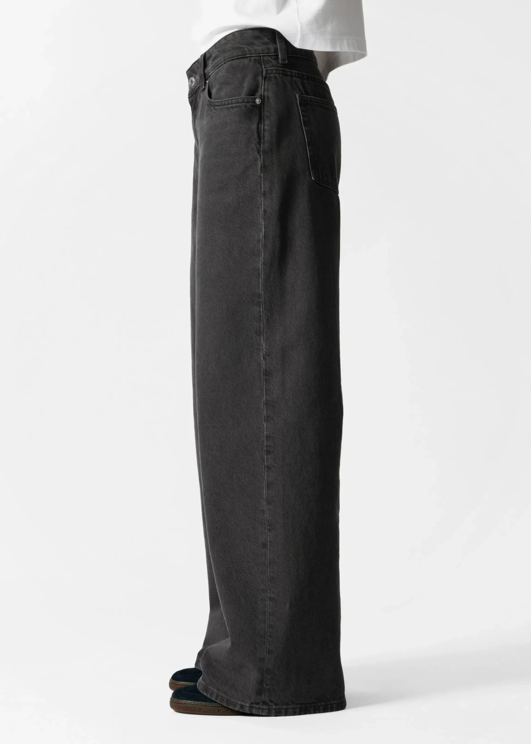 Locker geschnittene Jeans mit weitem Bein