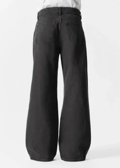 Locker geschnittene Jeans mit weitem Bein
