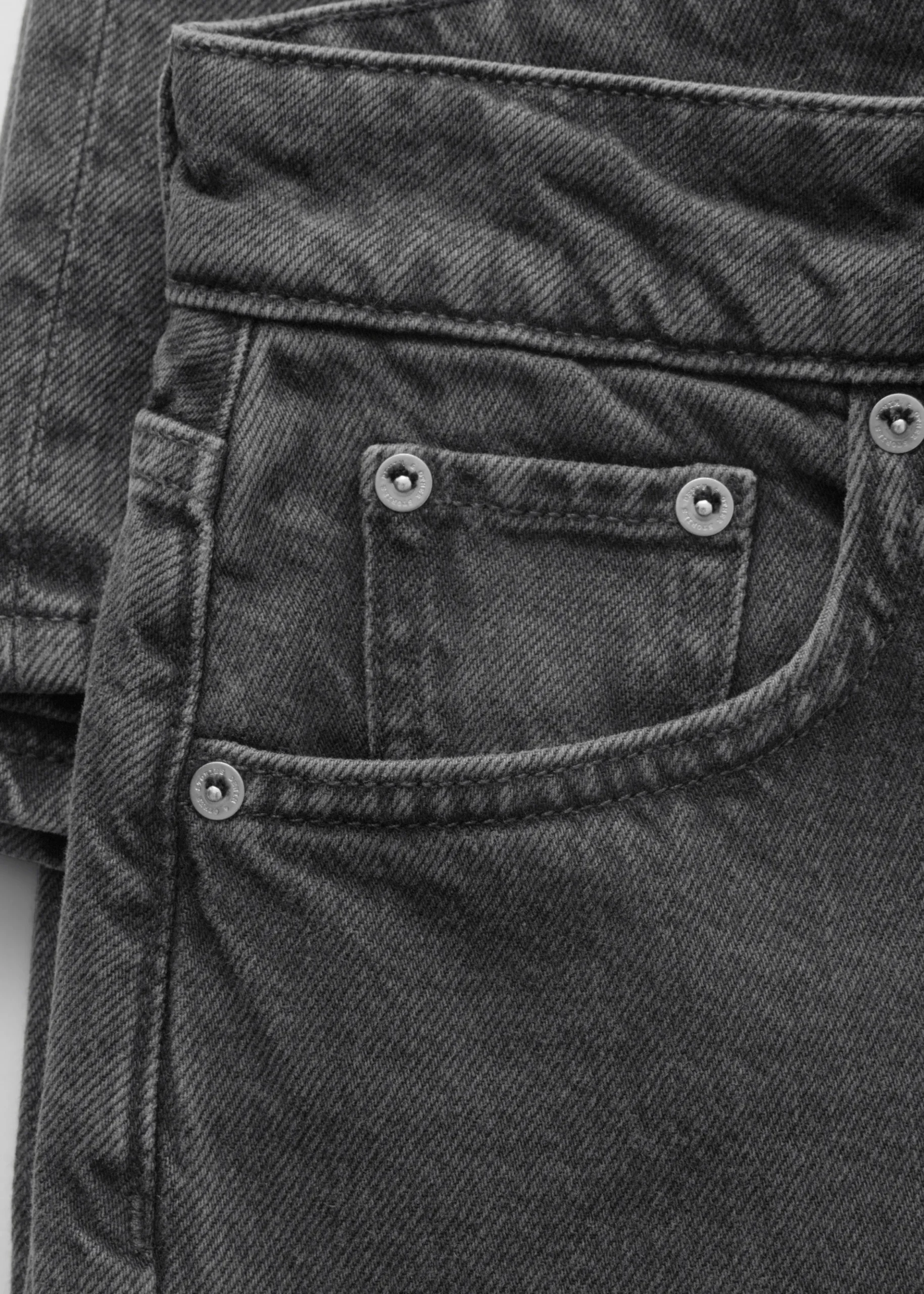 Locker geschnittene Jeans mit weitem Bein