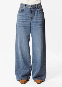Locker geschnittene Jeans mit weitem Bein