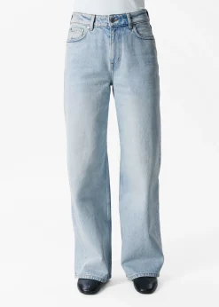 Locker geschnittene Jeans mit weitem Bein