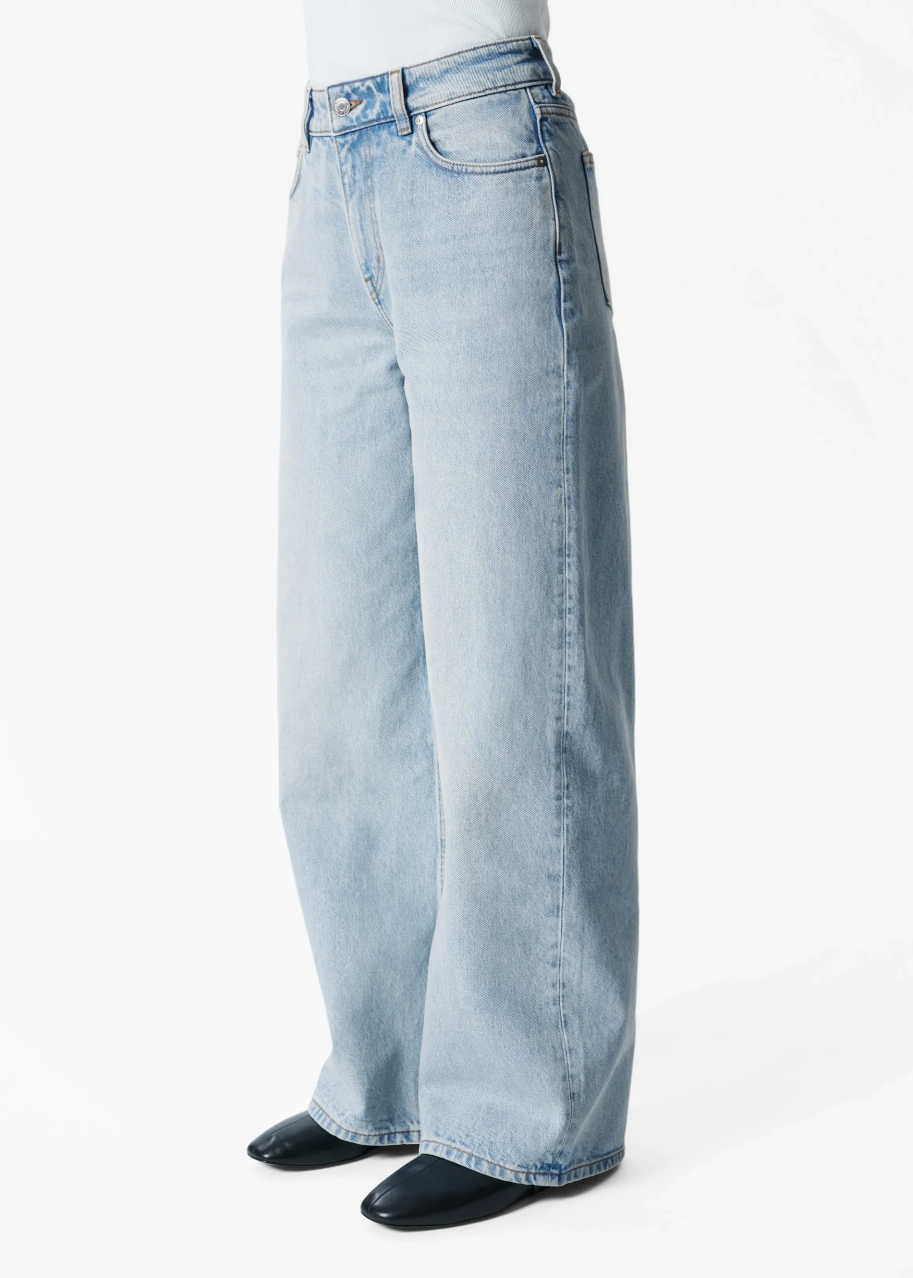 Locker geschnittene Jeans mit weitem Bein