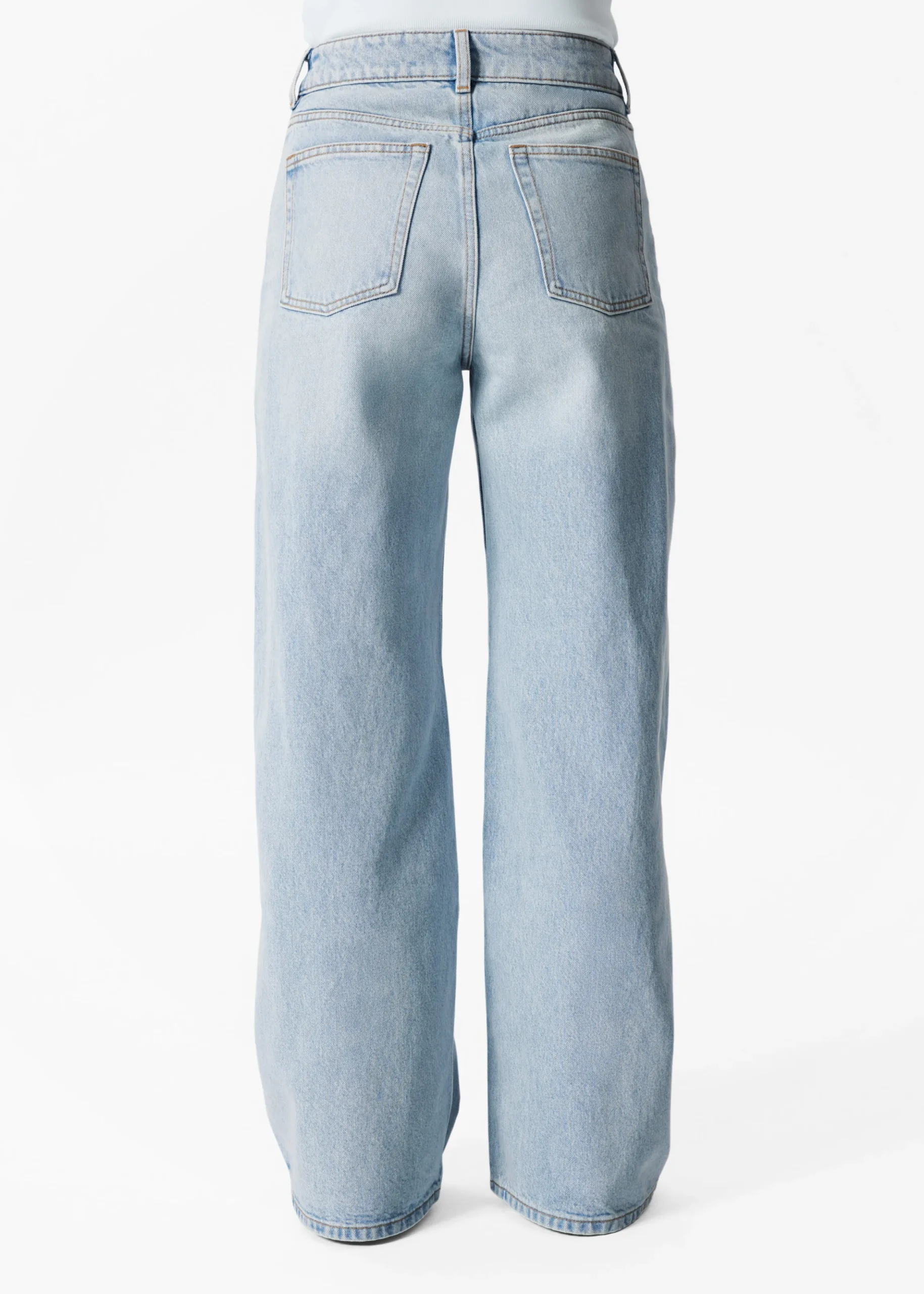 Locker geschnittene Jeans mit weitem Bein