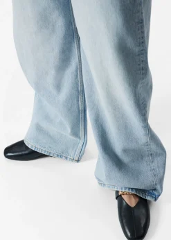 Locker geschnittene Jeans mit weitem Bein