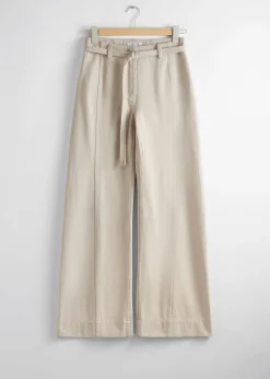 Lockere Hose mit Gürtel