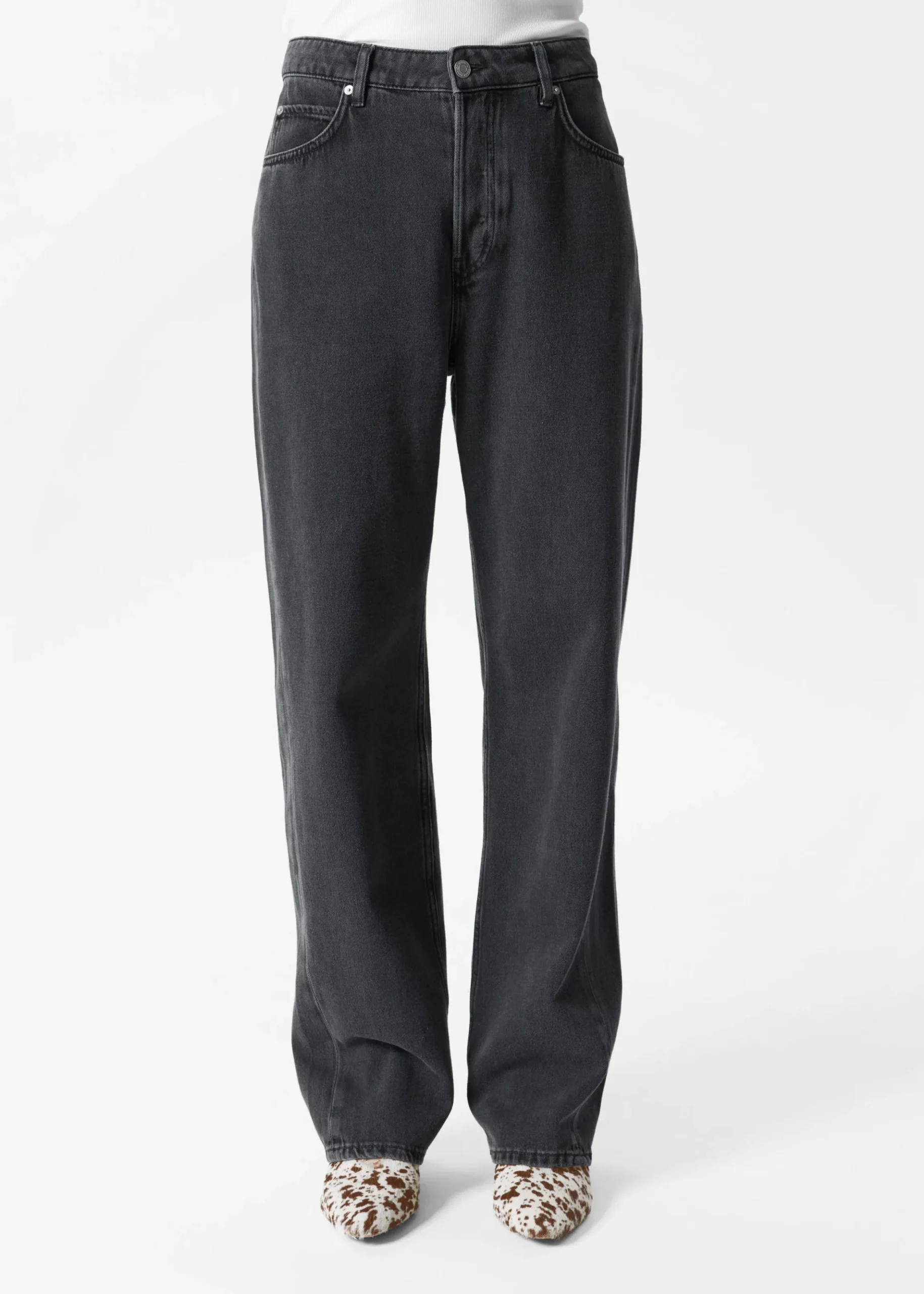 Lockere, schmal zulaufende Jeans