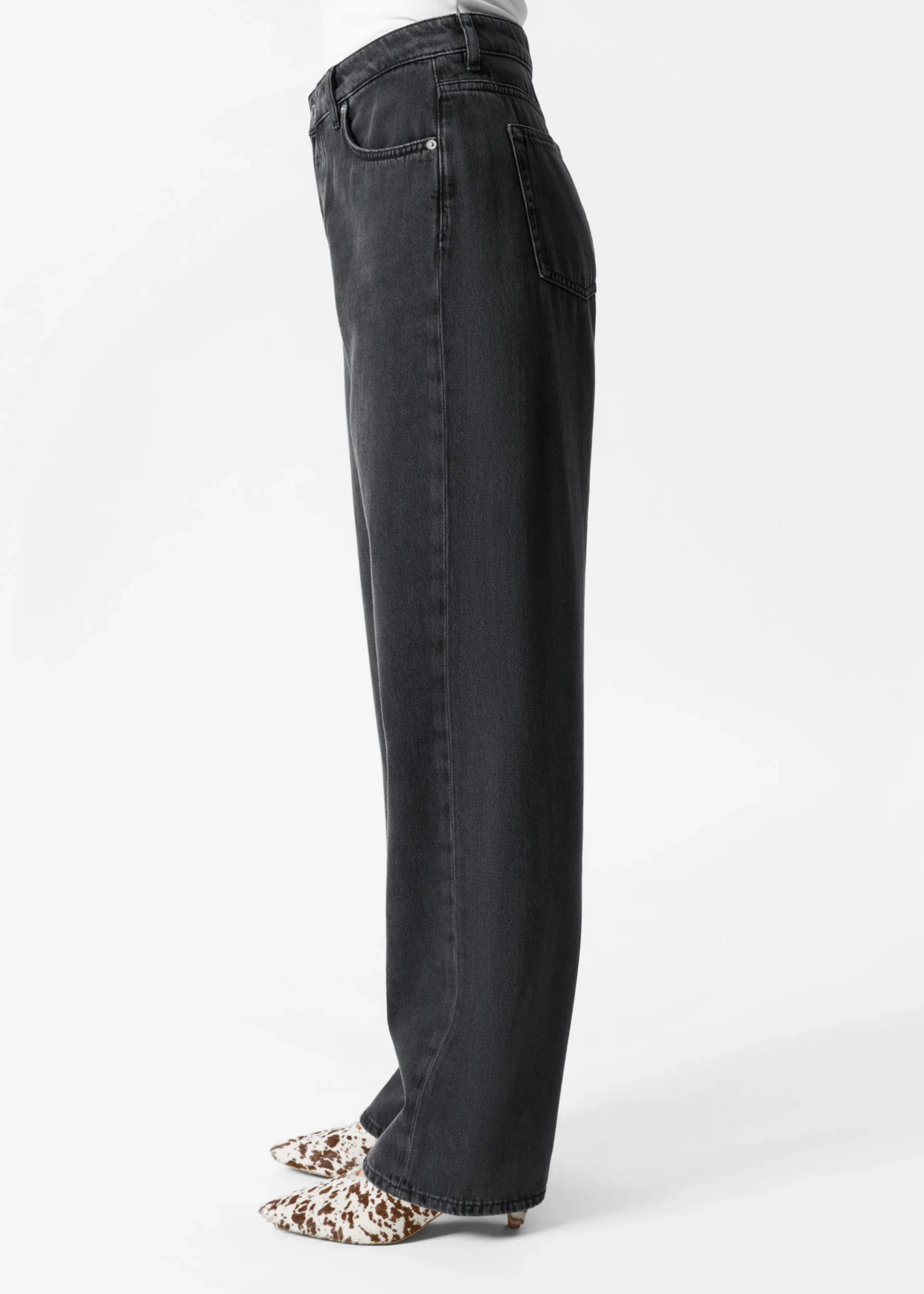 Lockere, schmal zulaufende Jeans
