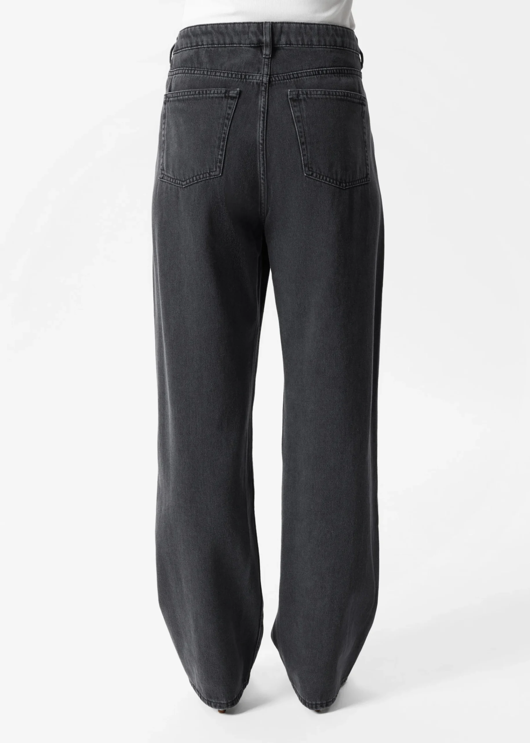Lockere, schmal zulaufende Jeans