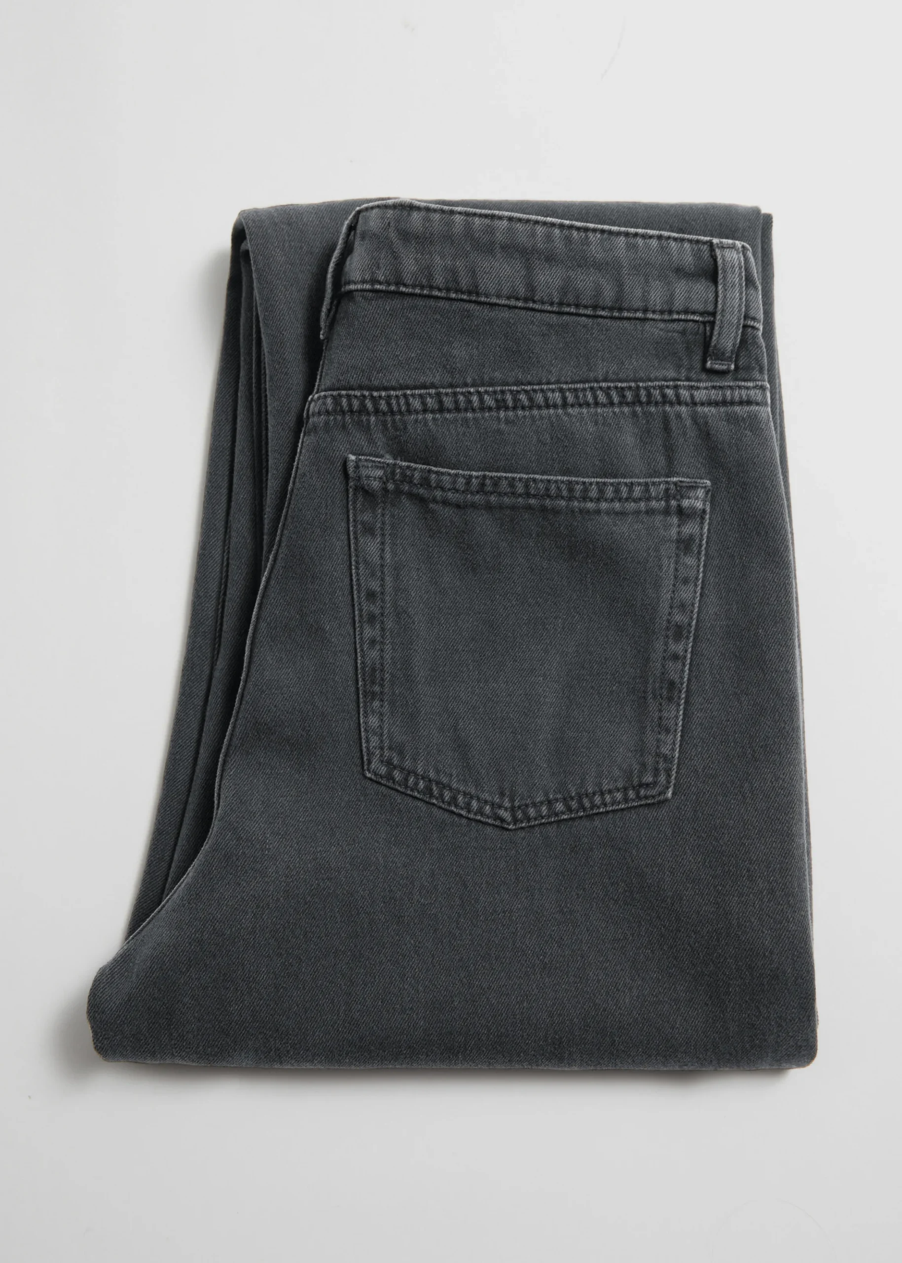 Lockere, schmal zulaufende Jeans