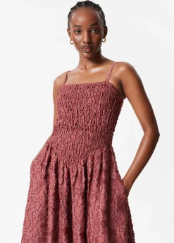 Maxikleid mit Smok-Details