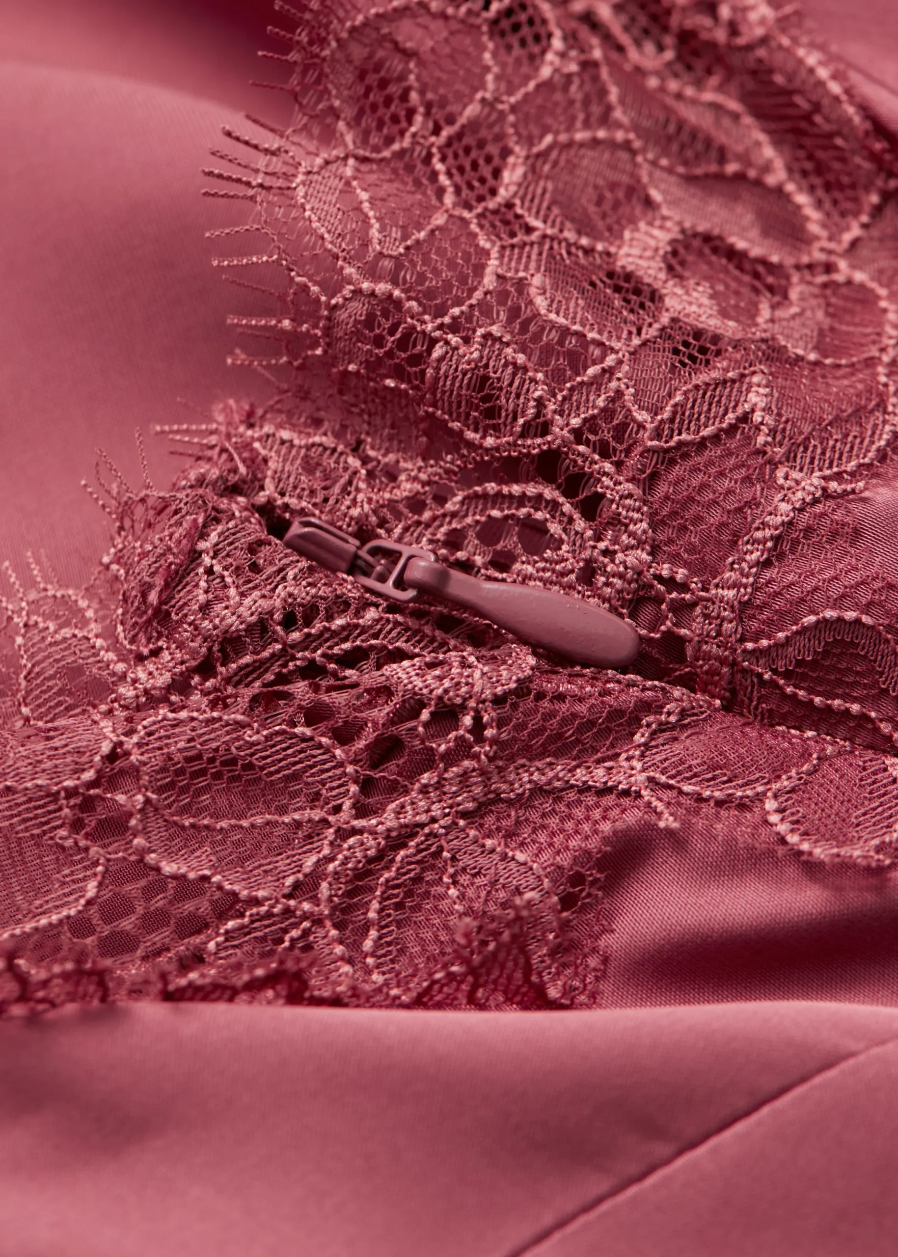 Midi-Trägerkleid aus Satin