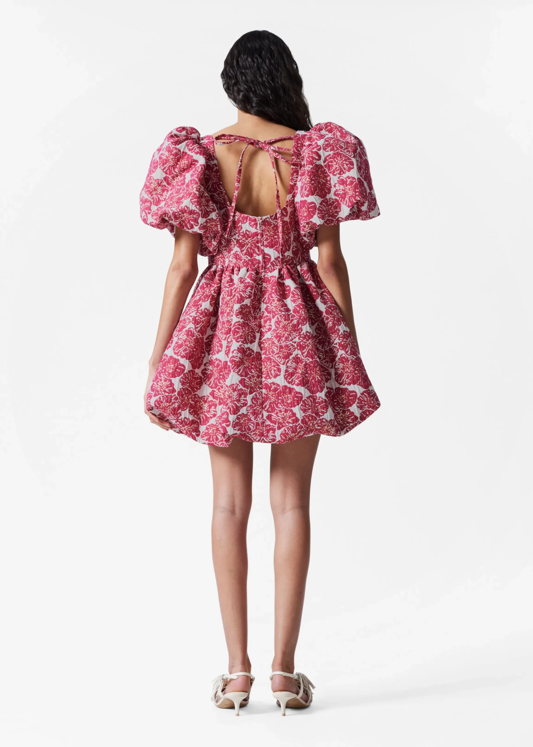 Minikleid mit Ballonärmeln