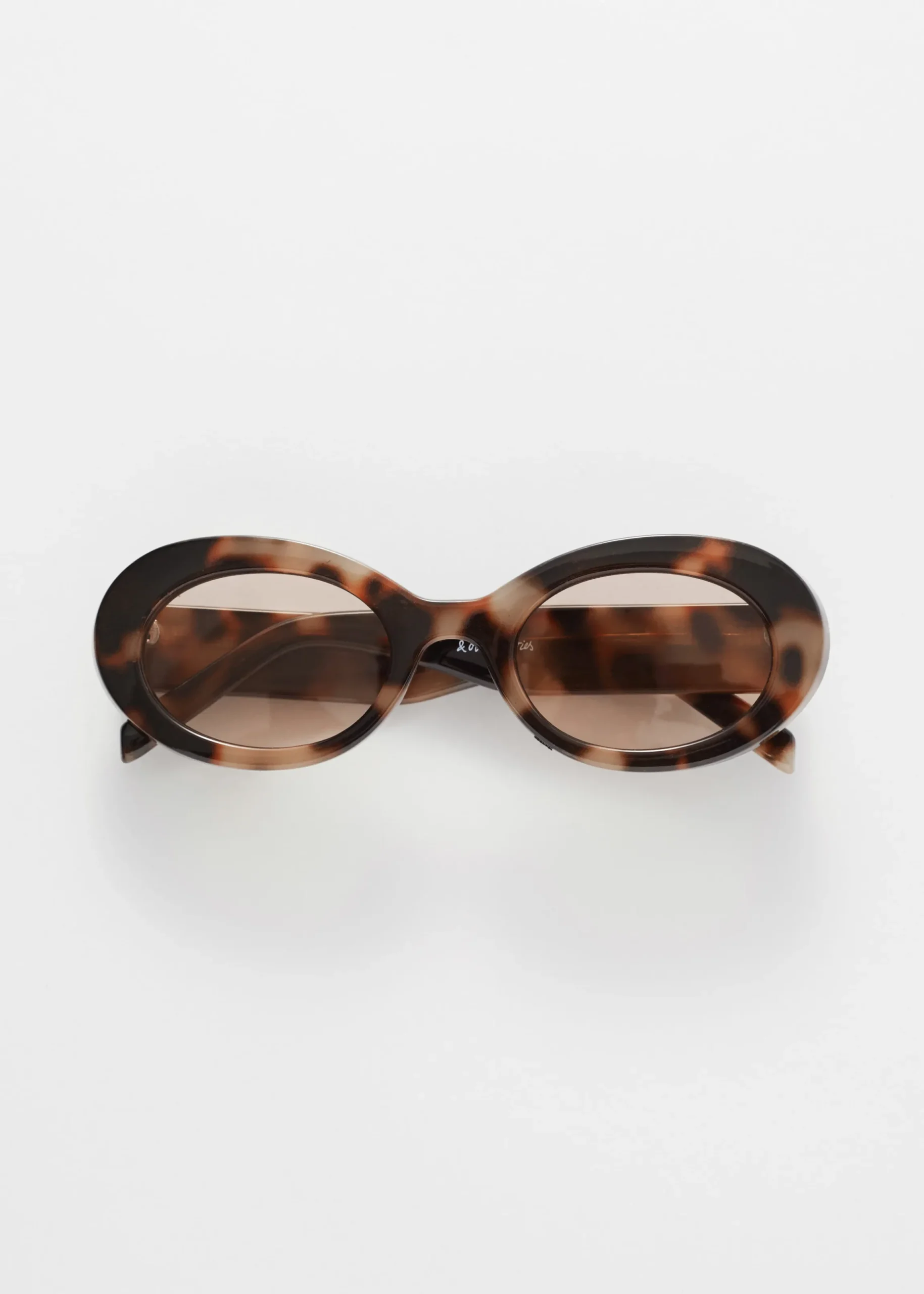 Ovale Sonnenbrille