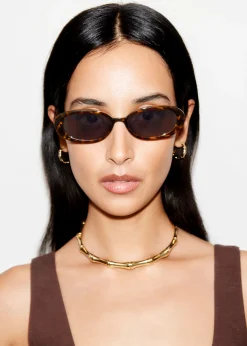 Ovale Sonnenbrille mit schmalem Rahmen