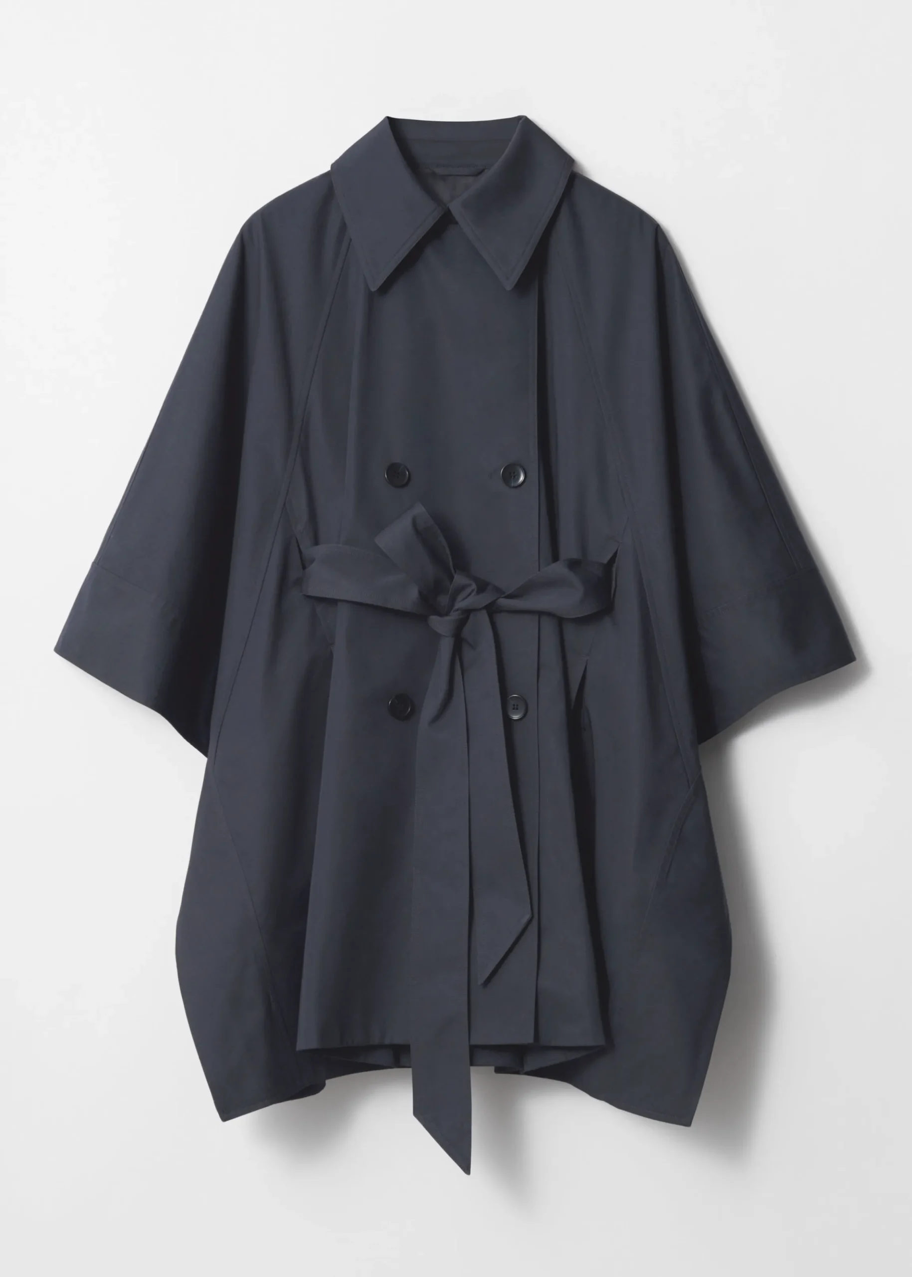 Oversized-Cape im Trenchcoat-Stil