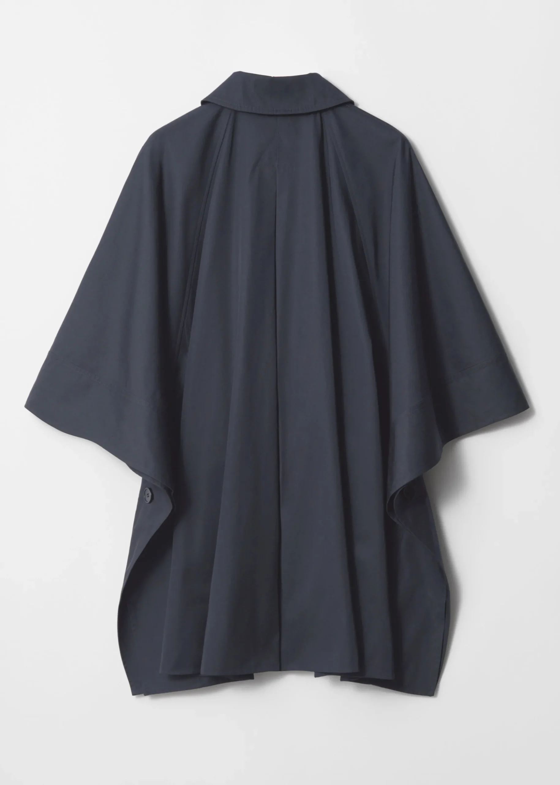 Oversized-Cape im Trenchcoat-Stil