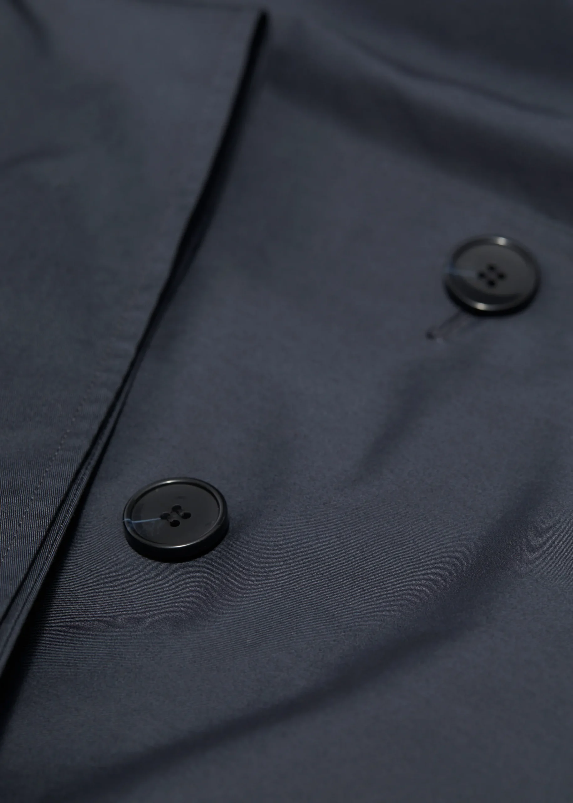 Oversized-Cape im Trenchcoat-Stil