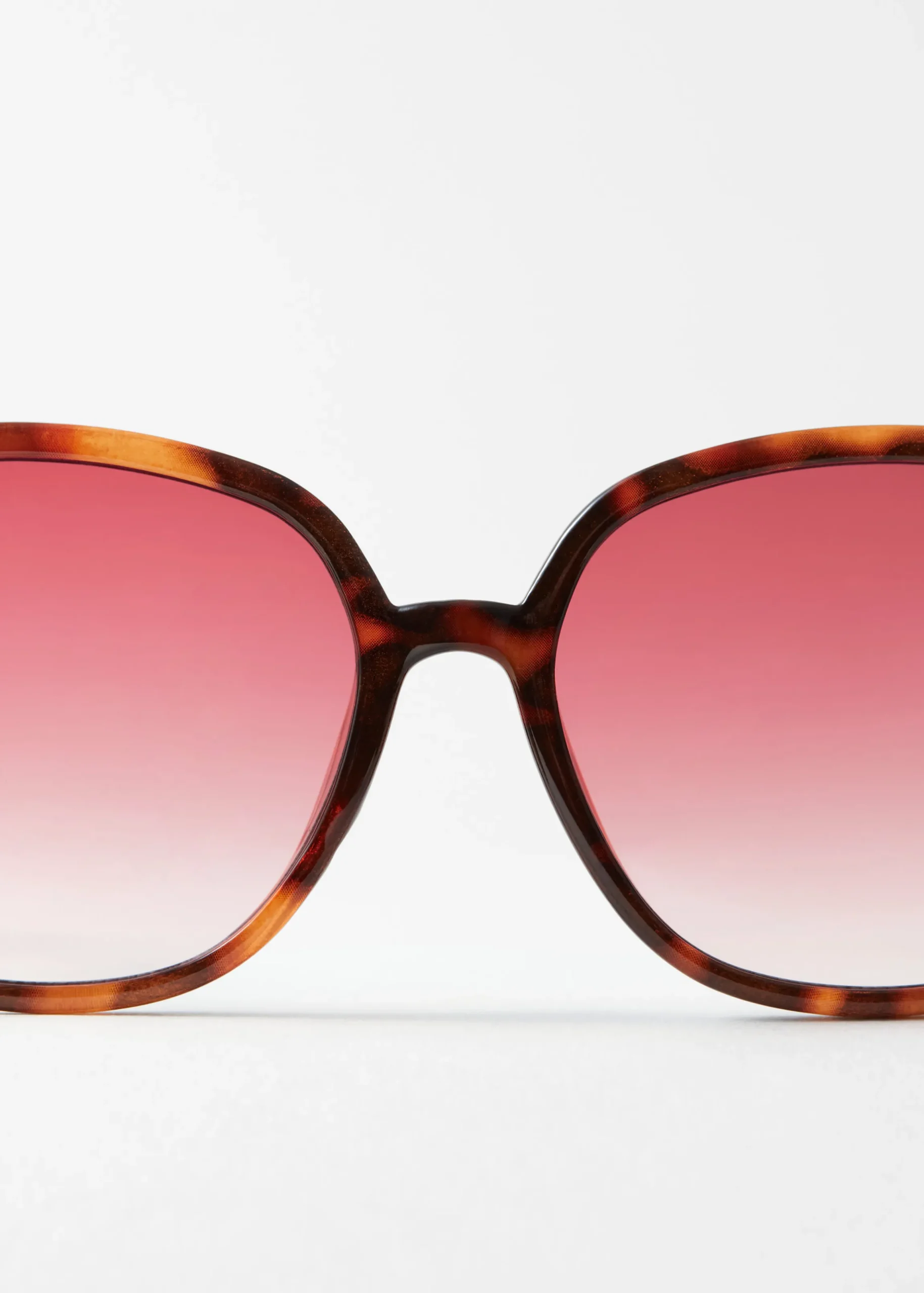 Oversized-Sonnenbrille mit schmalem Rahmen