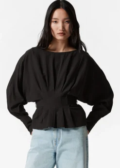 Plissierte Bluse mit U-Boot-Ausschnitt