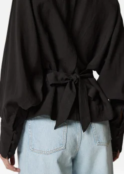 Plissierte Bluse mit U-Boot-Ausschnitt