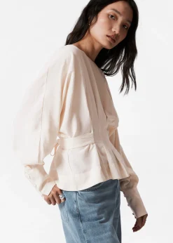 Plissierte Bluse mit U-Boot-Ausschnitt