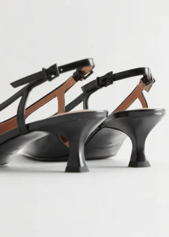 Pumps aus Leder mit Fersenriemen