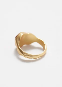 Ring mit Kristallsteinen