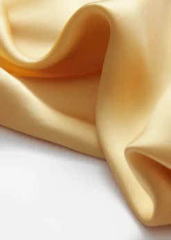 Ärmelloses Midikleid aus Satin