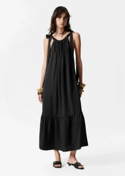 Ärmelloses Midikleid mit Raffungen